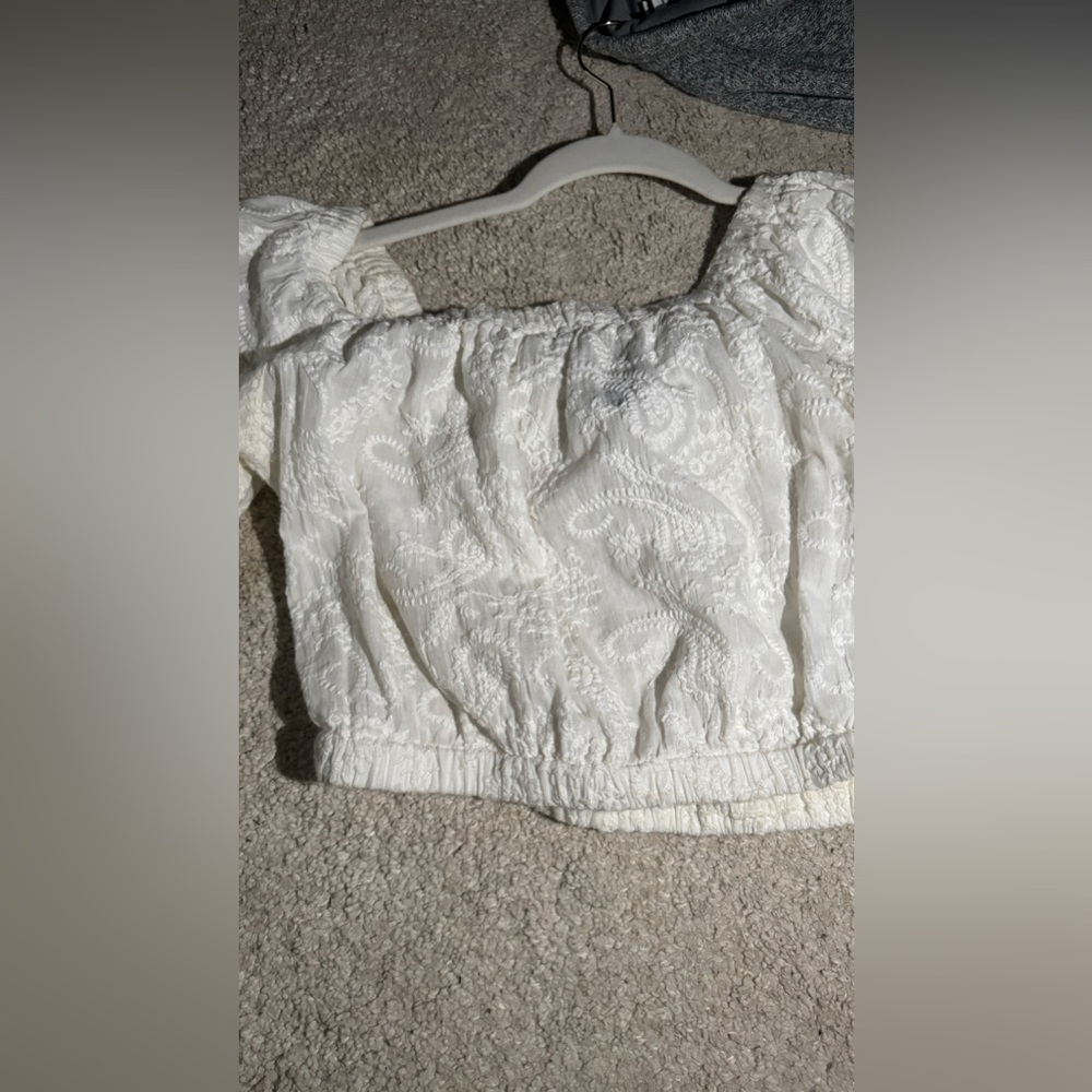 white scarabee stretch top worn 2-3 times perfect condition no stains